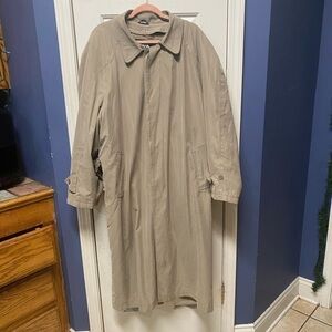 Utex Vintage 90's Taupe Metallic
Windbreaker Overcoat Trenchcoat
Size 42